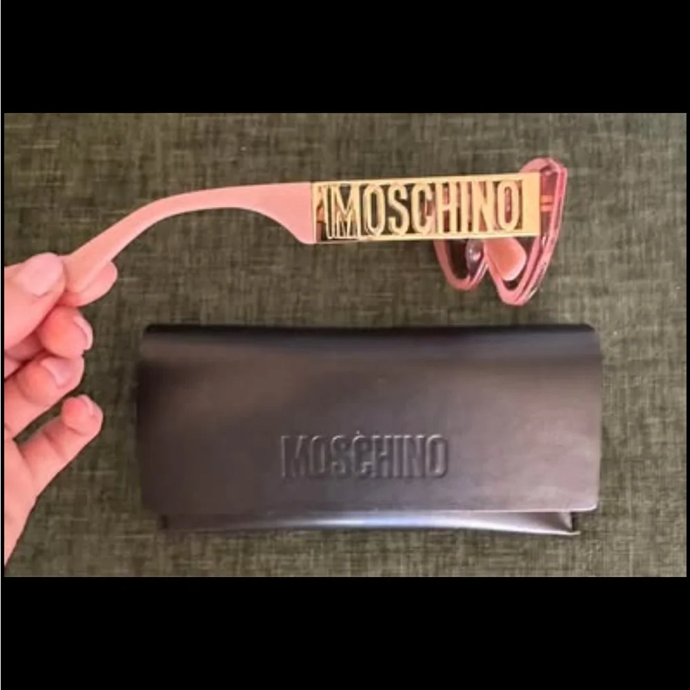 Moschino Pink Logo Statement Sunglasses – Gold Side Detail – With Case - Picture 4 of 6